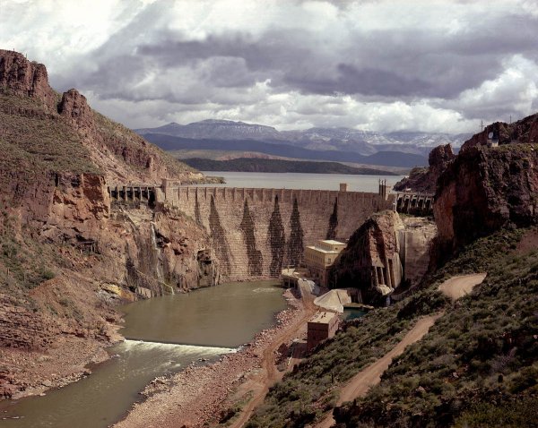 dam with irregular width